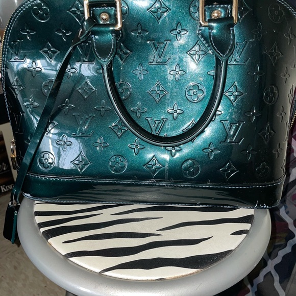 Mint condition authentic Louis Vuitton purse - Picture 9 of 9